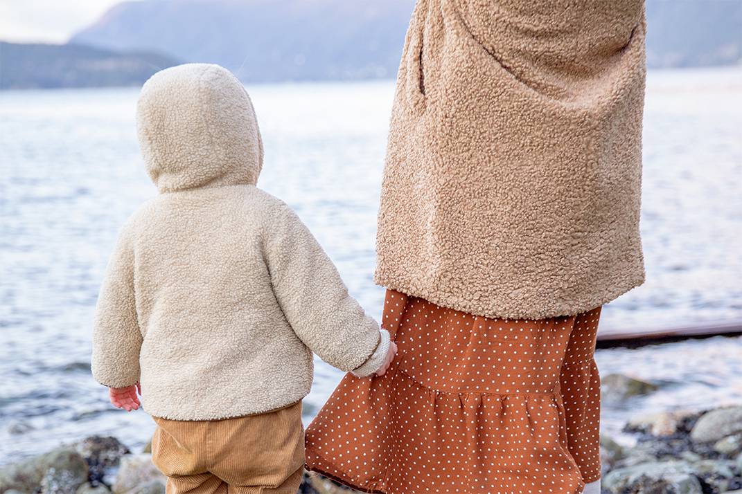 infancia sostenible bebe con mama