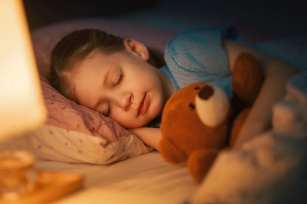 Bebés y dormir con peluches: lo que hay que saber